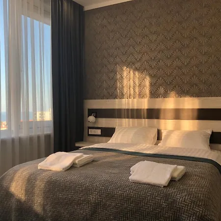Aparthotel The 3*